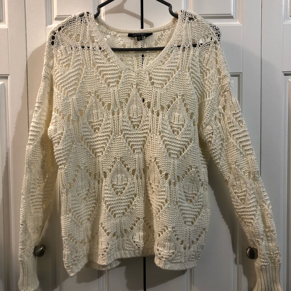 (SOLD) White Knitted Sweater